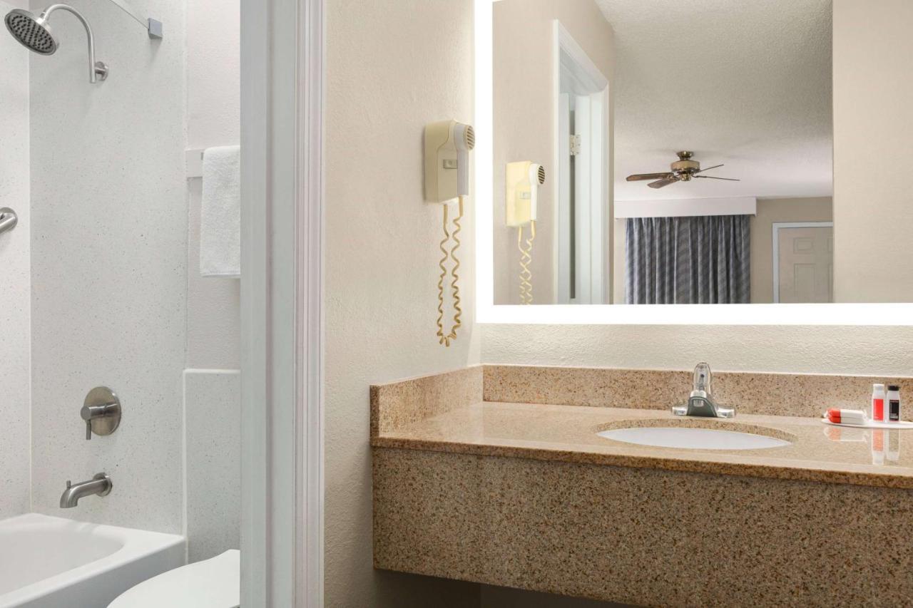 Days Inn By Wyndham Demopolis Luaran gambar