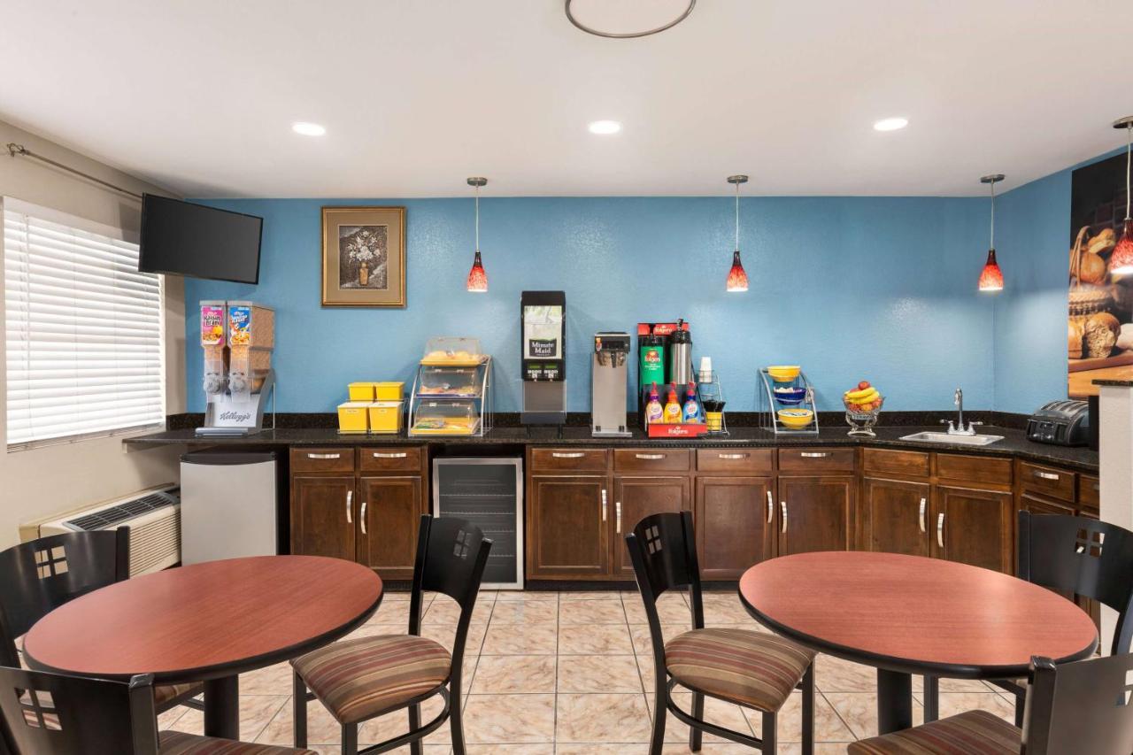 Days Inn By Wyndham Demopolis Luaran gambar