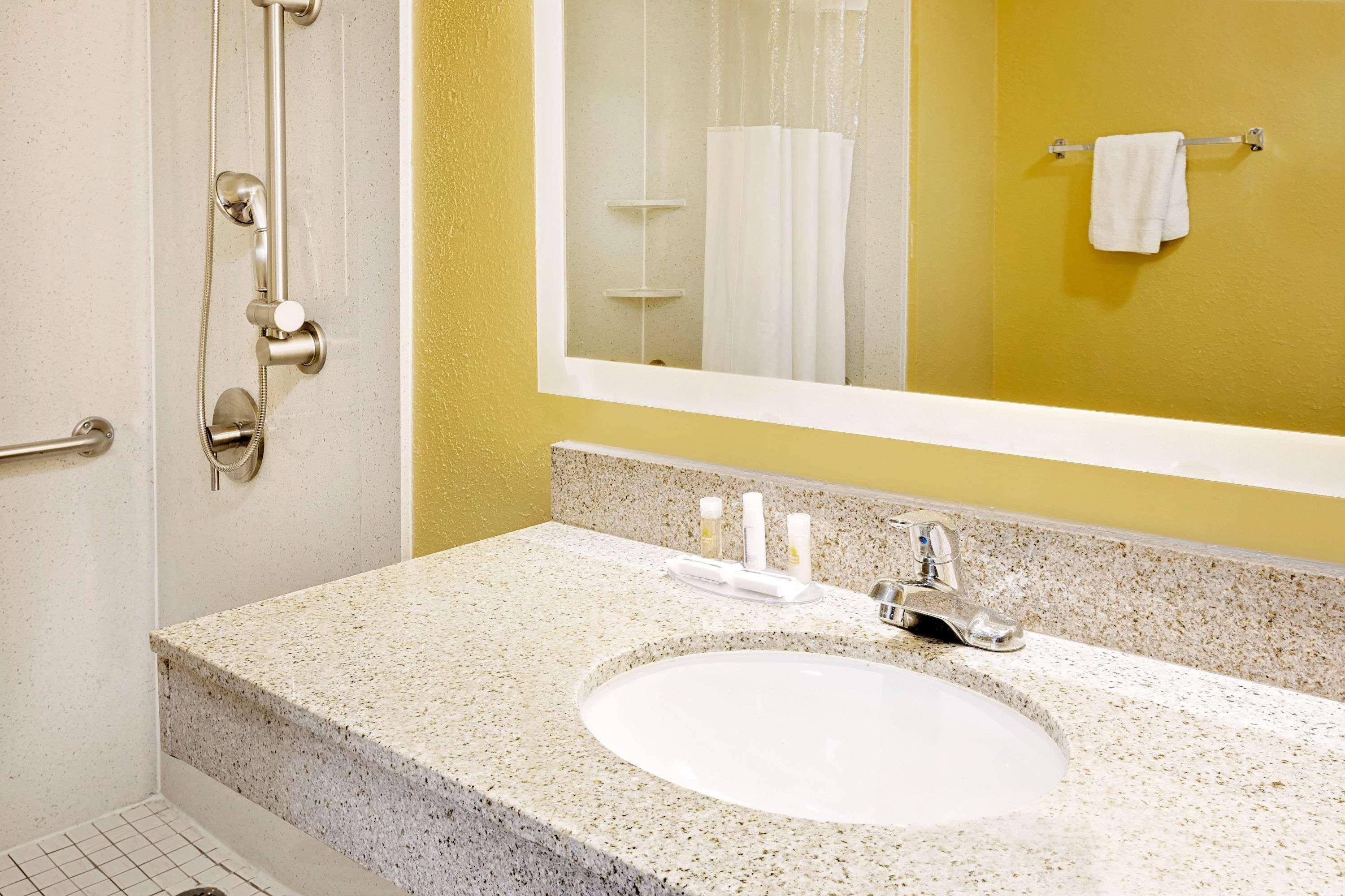 Days Inn By Wyndham Demopolis Luaran gambar